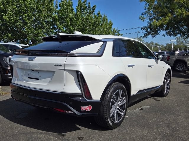 2024 Cadillac LYRIQ Luxury 1