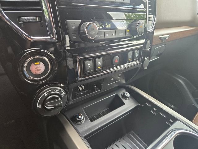 2023 Nissan TITAN Crew Cab Platinum Reserve 4x4