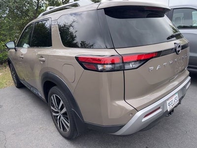 2023 Nissan Pathfinder Platinum