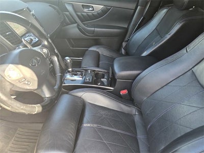 2016 INFINITI QX70 RWD 4dr