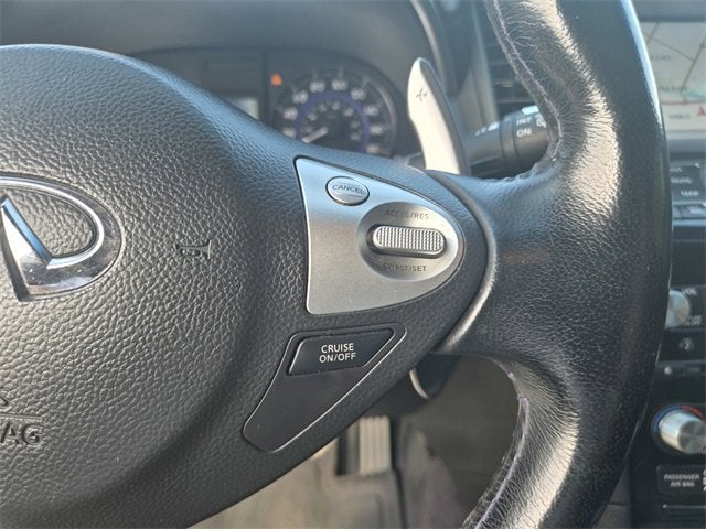 2016 INFINITI QX70 RWD 4dr