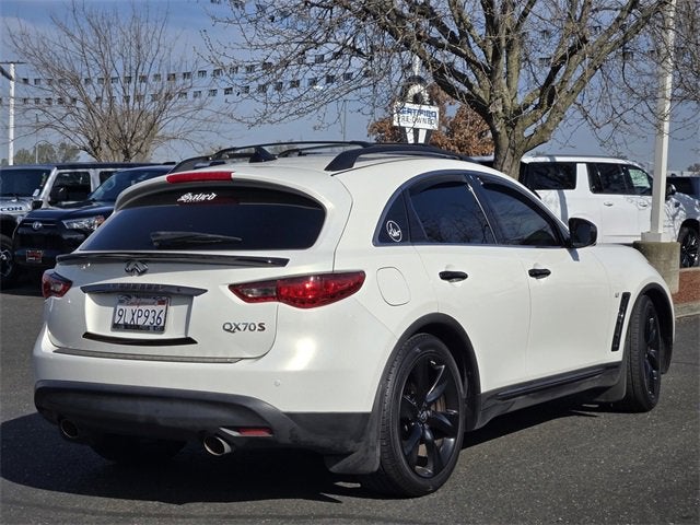 2016 INFINITI QX70 RWD 4dr