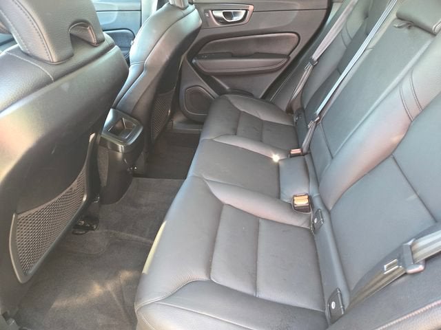 2022 Volvo XC60 Momentum