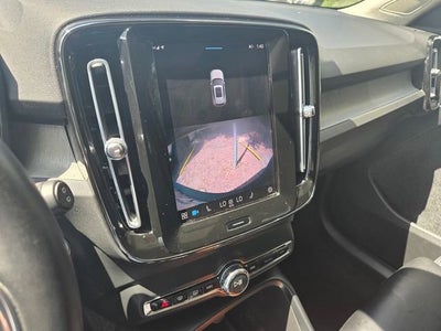 2023 Volvo XC40 Plus Bright Theme