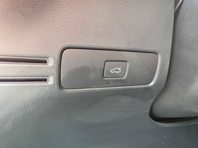 2023 Volvo XC40 Plus Bright Theme