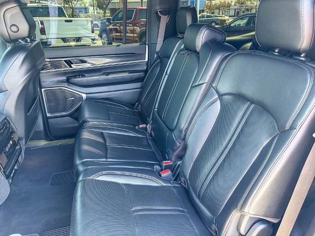 2023 Jeep Wagoneer Base
