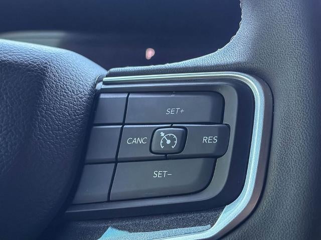2023 Jeep Wagoneer Base