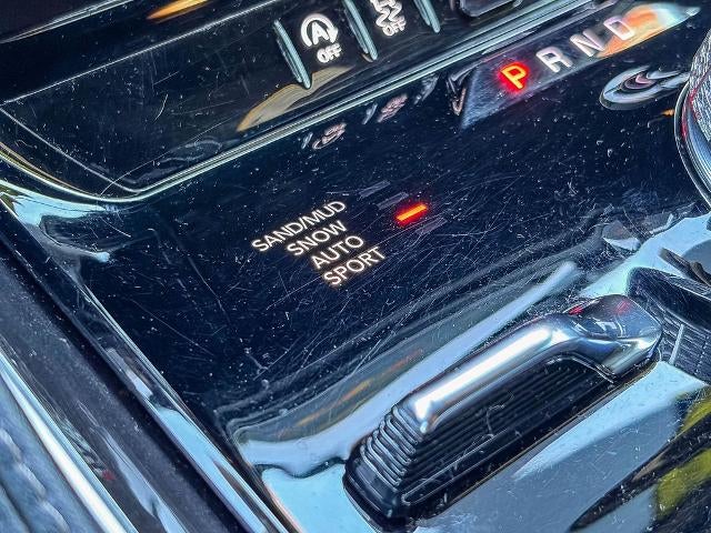 2023 Jeep Wagoneer Base