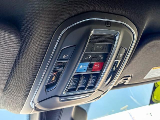 2023 Jeep Wagoneer Base
