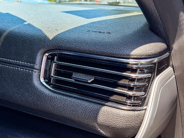 2023 Jeep Wagoneer Base