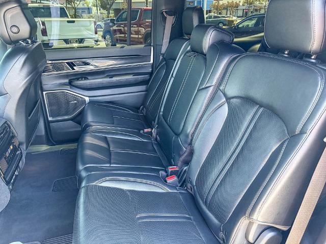 2023 Jeep Wagoneer Base