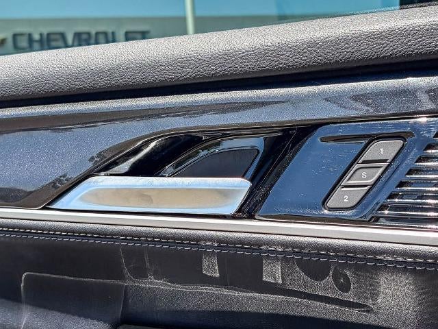 2023 Jeep Wagoneer Base