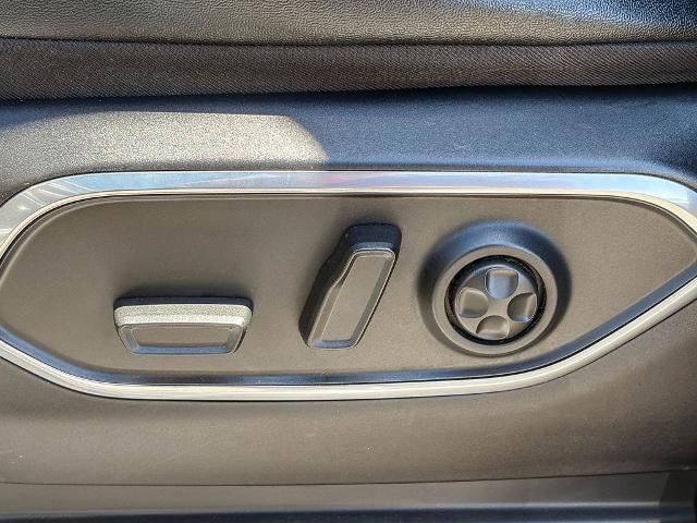 2023 Jeep Wagoneer Base