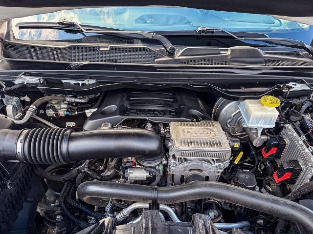 2020 RAM 1500 Laramie Crew Cab 4x4 5'7" Box