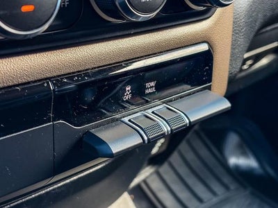 2020 RAM 1500 Laramie Crew Cab 4x4 5'7" Box