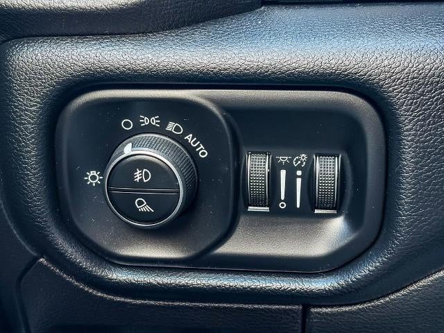 2020 RAM 1500 Laramie Crew Cab 4x4 5'7" Box