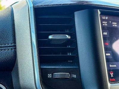 2020 RAM 1500 Laramie Crew Cab 4x4 5'7" Box