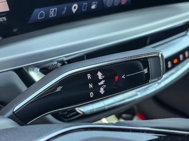 2025 Cadillac LYRIQ Luxury 1