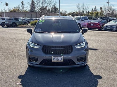 2025 Chrysler Pacifica Hybrid Premium S Appearance Pkg