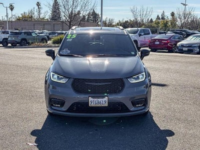 2025 Chrysler Pacifica Hybrid Premium S Appearance Pkg