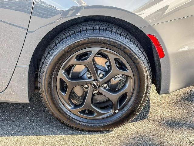 2025 Chrysler Pacifica Hybrid Premium S Appearance Pkg