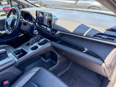 2023 Toyota Sienna Woodland Edition