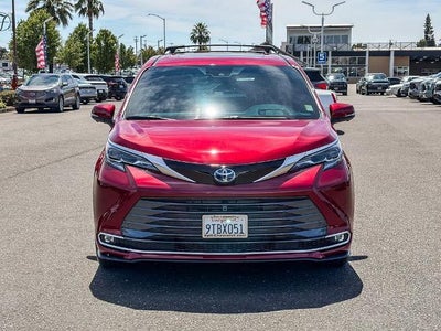 2025 Toyota Sienna Platinum