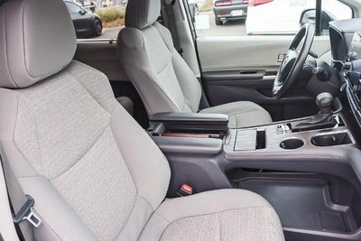 2023 Toyota Sienna LE