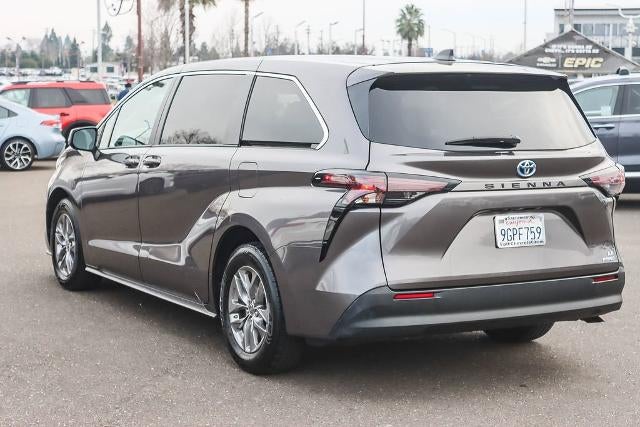 2023 Toyota Sienna LE