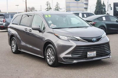 2023 Toyota Sienna LE