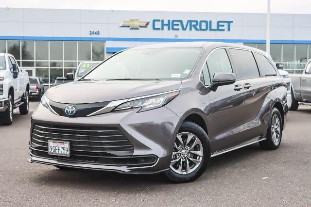 2023 Toyota Sienna LE