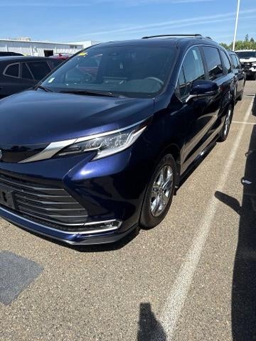 2025 Toyota Sienna Limited 7-Passenger Hybrid AWD's photo