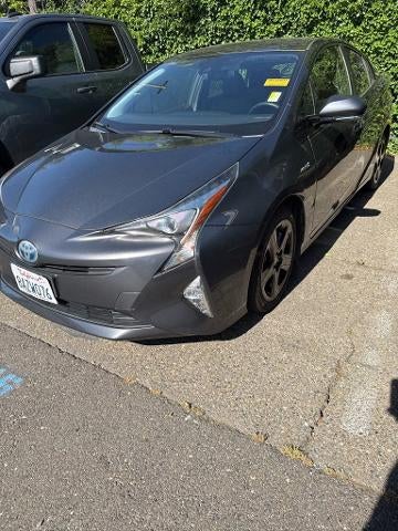 2017 Toyota Prius Three's photo