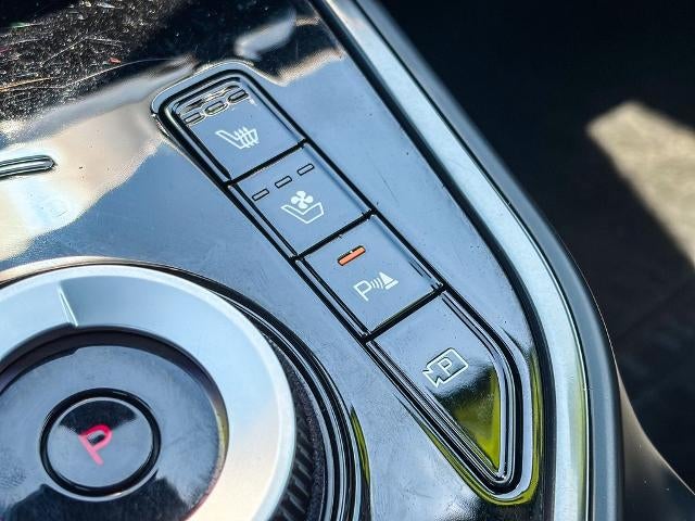 2023 Kia Niro Plug-In Hybrid SX Touring