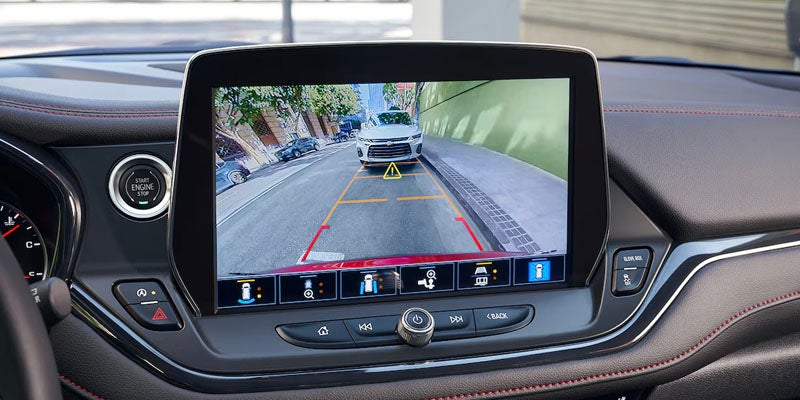 Chevrolet Blazer screen displaying rear camera view, with clear visuals for parking and reversing assistance.